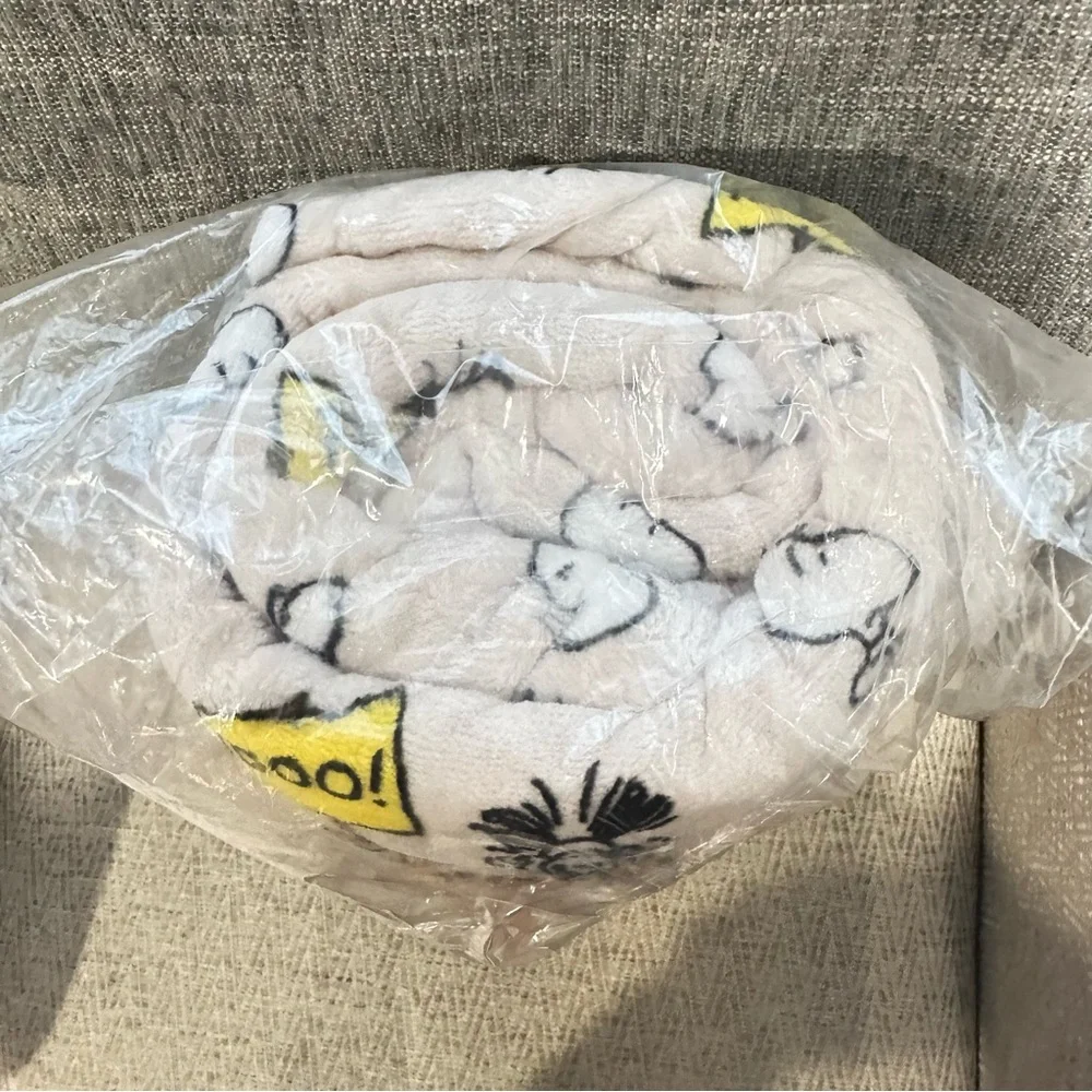 Peanuts Snoopy Halloween Fall Velvet Loft Throw Blanket with Pumpkins 50” x 70”